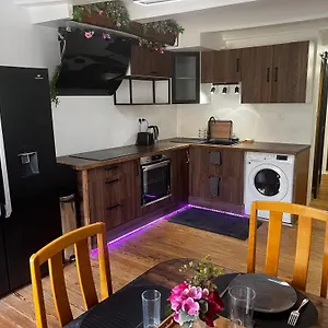Moderne Et Chaleureux Appartement